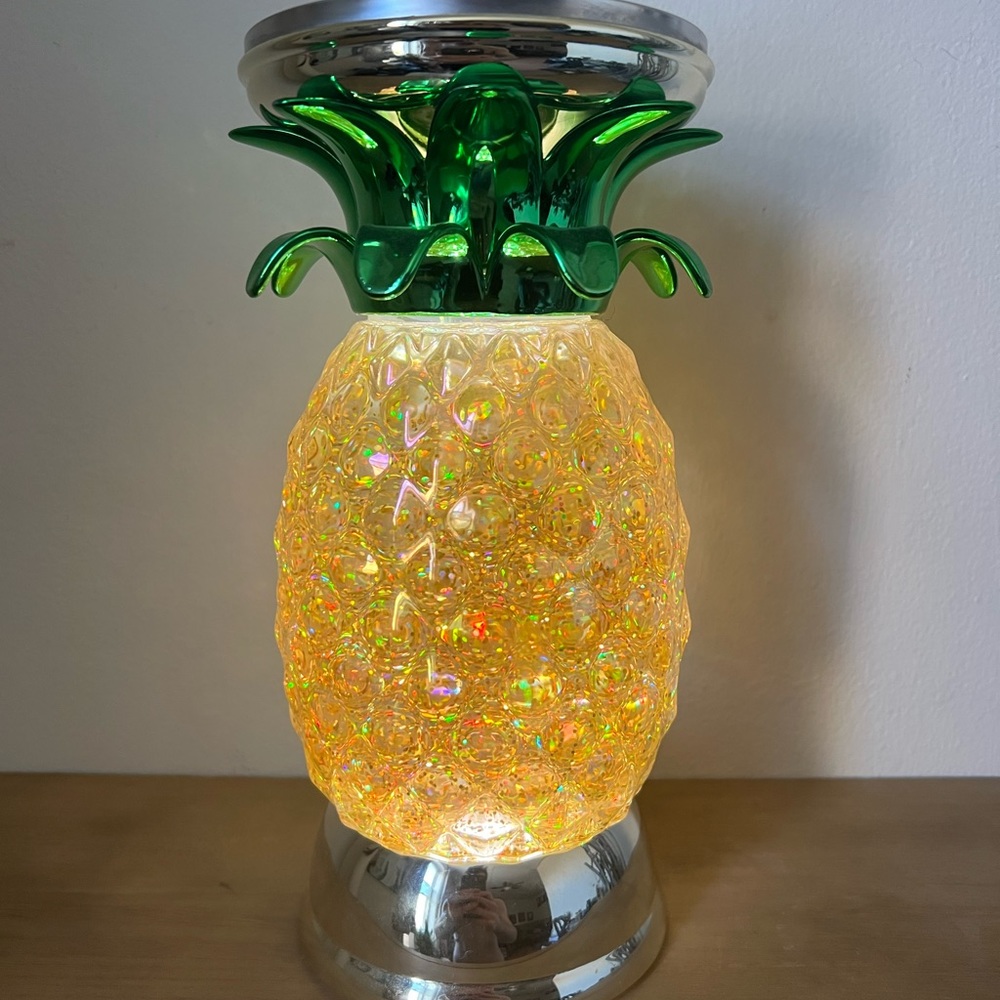 Bath and Body Works Pineapple Water Globe 3-Wick Candle Holder